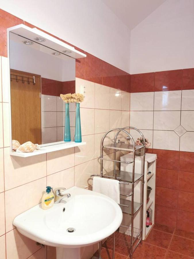 Apartment Biljana Бол Екстериор снимка